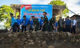 Lễ động thổ xây dựng cột cờ Tổ quốc trên đảo Thổ Chu Ảnh: CTV