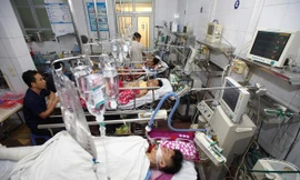 Bệnh nhân cấp cứu trong bệnh viện Việt Đức do tai nạn giao thông dịp nghỉ lễ Ảnh: Huyền Anh