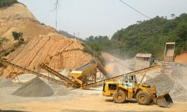 Công trường khai thác đá Ảnh: Châu Minh