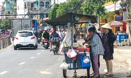 Thuế đánh vào người nghèo, có nên?