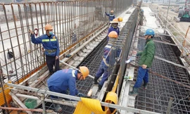 Nhà máy xử lý nước thải Yên Xá đang dần hoàn thiện Ảnh: HOÀNG MẠNH THẮNG