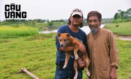 Đạo diễn Trần Vũ Thủy, nghệ sĩ Viết Liên và chú chó đảm nhiệm vai Cậu Vàng