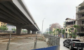 Toàn bộ hàng rào chiếm dụng đường Phạm Văn Đồng kéo dài hơn 5 km