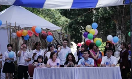 Bên cạnh công việc kinh doanh, Khải cũng tham gia các chương trình tài trợ cho cộng đồng sinh viên.