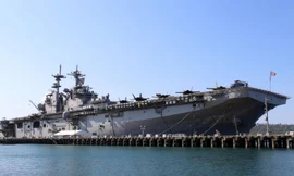Tàu đổ bộ tấn công USS Wasp của hải quân Mỹ đến Philippines tập trận, tháng 4/2019 (EPA) 