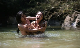 Cơn hysteria của Tuyết Lan bên suối 