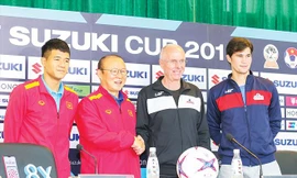 HLV Park Hang seo và HLV Eriksson trong cuộc họp báo trước trận đấu ảnh: NHƯ Ý