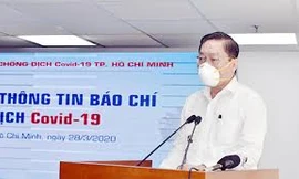 TPHCM không giấu dịch COVID-19, hàng quán đóng cửa, xe buýt nằm bến