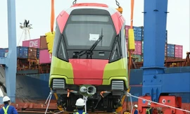 Hình ảnh đoàn tàu metro Nhổn - gà Hà Nội cập cảng Hải Phòng 