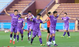 U23 Việt Nam tập buổi đầu tại Phú Thọ, thầy Park 'xốc' lại tinh thần học trò 