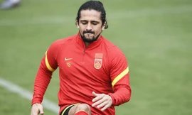 Bị kẹt ở sân bay, sao nhập tịch chỉ trích LĐBĐ Trung Quốc đối xử tệ bạc