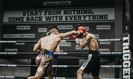 Trần Văn Thảo hạ knock-out võ sĩ bất bại người Thái Lan Phayom Boonrueang