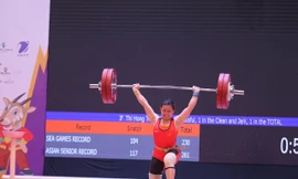 Nín thở xem Phạm Thị Hồng Thanh nâng tạ 'vô đối', phá 3 kỷ lục SEA Games 