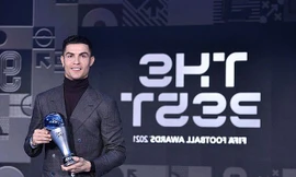 Ronaldo nhận giải thưởng 'Đặc biệt' của FIFA 