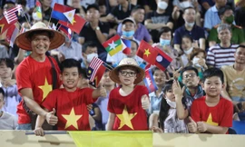 Ấn tượng bầu không khí cuồng nhiệt trên sân Thiên Trường 