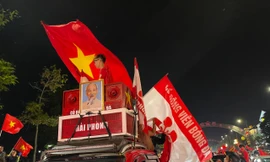 CĐV đi 'bão đêm' ăn mừng U23 Việt Nam vào chung kết SEA Games