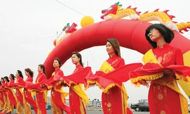 Bớt lễ lạt để lo cho dân