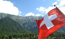 Quốc kỳ nước nào hình vuông?