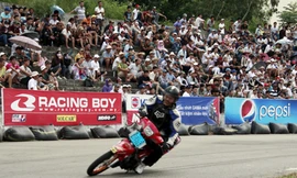 Kỹ thuật ôm cua xe máy an toàn