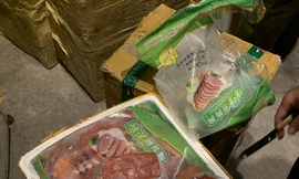 Bắt giữ nửa tấn nội tạng gia cầm bốc mùi hôi thối trên đường lên... bàn nhậu