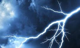 Đi làm ruộng, một phụ nữ bị sét đánh chết