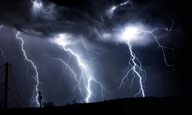 Trên đường kéo lúa về nhà, người đàn ông bị sét đánh tử vong