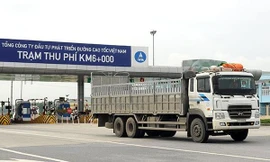 Bộ GTVT kéo dài thời gian giảm phí sử dụng đường bộ.