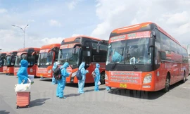 Công dân Phú Yên được về quê nhờ những chuyến xe miễn phí.