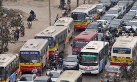 Đề xuất cấm ôtô năm ngày trong tuần để giảm ùn tắc