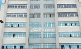 Buộc sinh viên đóng học phí cả năm