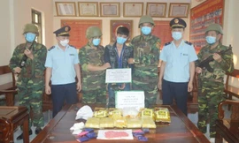 9X đi xe máy vận chuyển 5kg ma túy cùng 30.000 viên ma túy tổng hợp