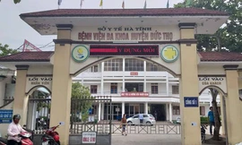 Đi rút ống thông tiểu sau tán sỏi, bác sĩ làm rách niệu đạo bệnh nhân