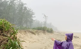 Biển lấn làng, hàng ngàn hộ dân sống trong bất an