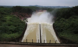 Hồ Kẻ Gỗ tăng lưu lượng xả lũ vào ngày mai