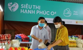 Ấm lòng 'ATM gạo' và siêu thị '0 đồng' hỗ trợ người dân trong mùa dịch