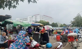 Bát nháo trước cổng bệnh viện: Sở Y tế Nghệ An chỉ đạo kiểm tra, xử lý