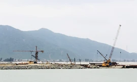 Cầu cảng gần 1.500 tỷ làm mãi không xong tiếp tục xin gia hạn