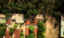 Cảnh hoang tàn ở khu du lịch biển Xuân Thành 