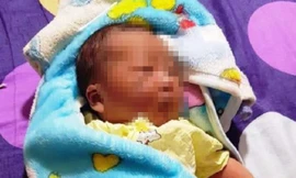 Bé sơ sinh bị bỏ rơi ở cánh đồng. 