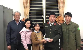 Nhặt được 23 triệu đồng, nữ sinh 13 tuổi tìm trả người đánh mất