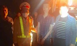 ‘Cẩu tặc’ dùng ớt bột, roi điện chống trả khi bị dân vây bắt