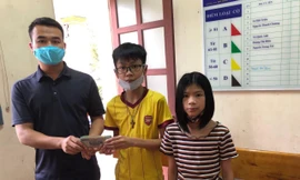 Học sinh lớp 7 nhặt được 50 triệu đồng trả lại người đánh rơi