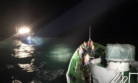 Cứu hơn 20 thuyền viên gặp nạn trên biển Hà Tĩnh và Nghệ An