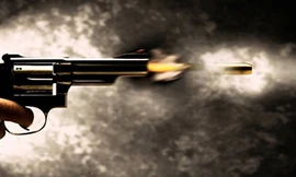 Chồng trúng đạn tử vong khi giằng co súng với vợ 