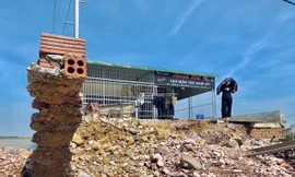 Lúa nảy mầm, đường vào nhà bị cuốn ‘bay’ dân Hà Tĩnh thất thần sau lũ dữ