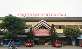 Hàng nghìn ki-ốt trung tâm chợ lớn nhất Nghệ An, Hà Tĩnh đồng loạt đóng cửa