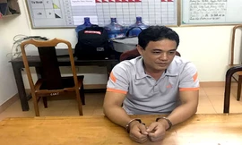 Bắt cựu bác sĩ trốn truy nã 8 năm vì lừa đảo chiếm đoạt 300 triệu đồng ​