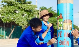 Cột điện ‘nở hoa’ giữa phố núi Hà Tĩnh