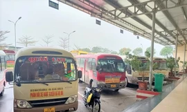 Nghệ An: Hàng loạt xe khách 'bãi bến' phản đối xe dù vượt tuyến