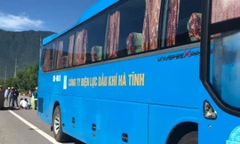 Người đàn ông bị xe khách chạy cùng chiều cán tử vong